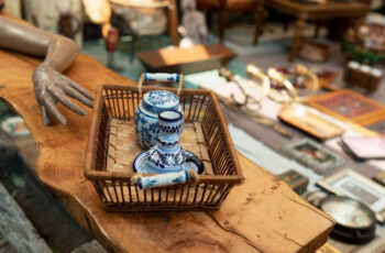 2025 年東京のベスト骨董市ガイド